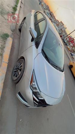 نيسان فيرسا